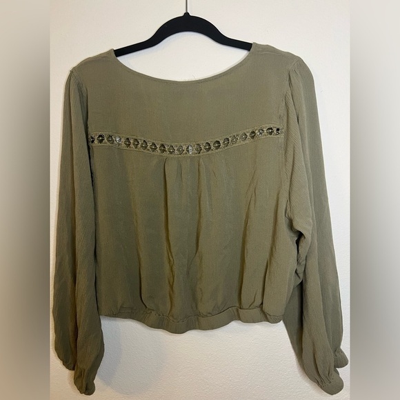 Hippie Rose Green Crop Blouse - Picture 5 of 5